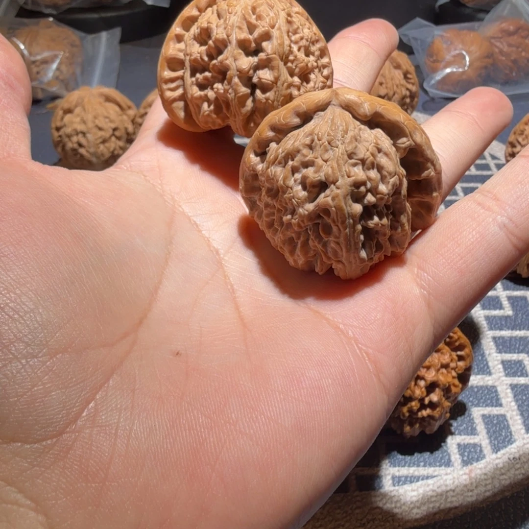 文玩核桃把件三角白