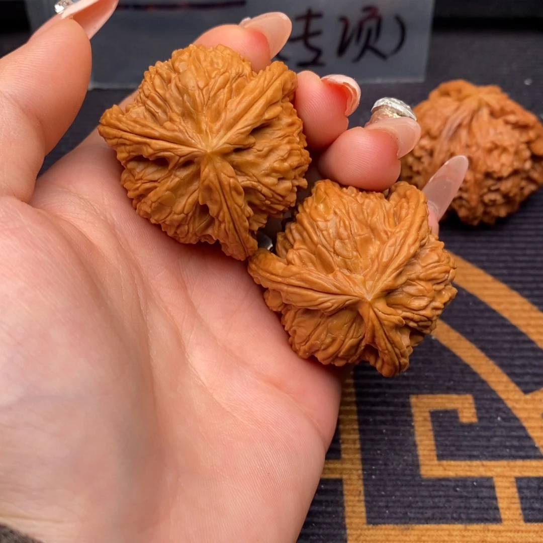 阿***祥文玩核桃吊坠白狮子