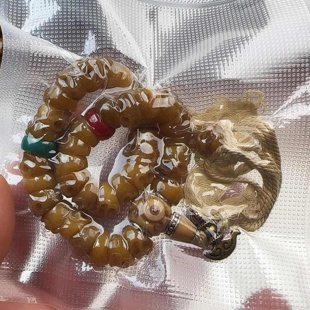 白玉菩提吊坠24/坨尸陀林护住手持