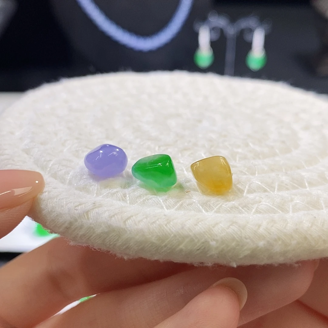 翡翠未镶嵌挂件随行