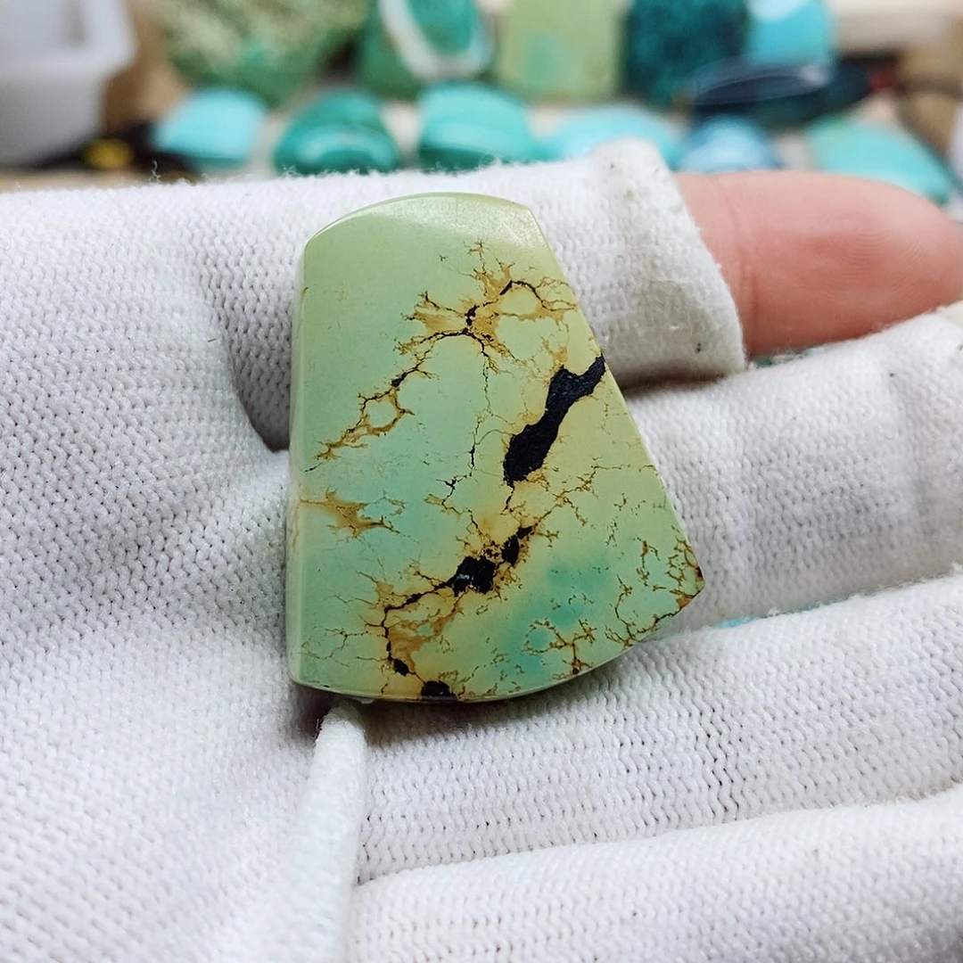 绿松石颈饰未镶嵌