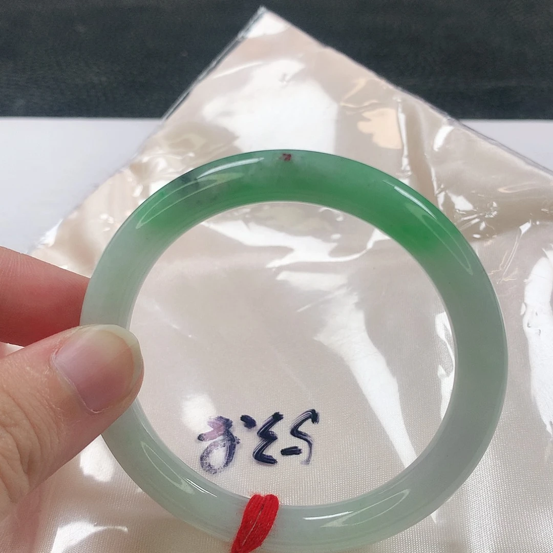 未镶嵌手镯（圆镯）翡翠371