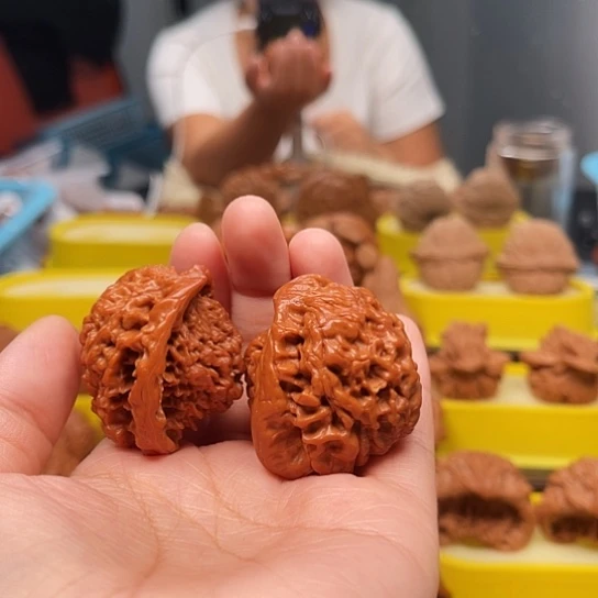 格***开吊坠文玩核桃红蛇