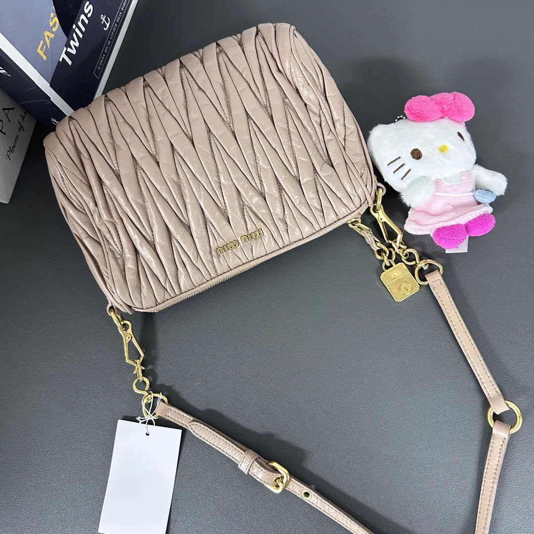 95新 MIU MIU/缪缪 95新奶茶色褶皱麻将手提包单肩包