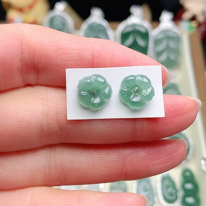 颈饰未镶嵌翡翠吊坠