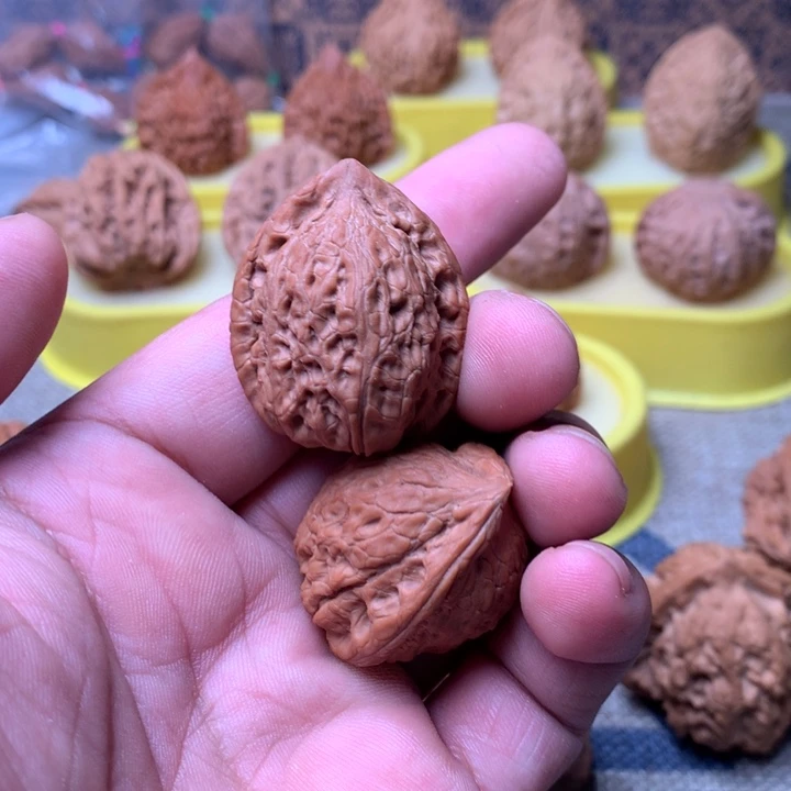 桃核把件阿**N一抹红鸡心