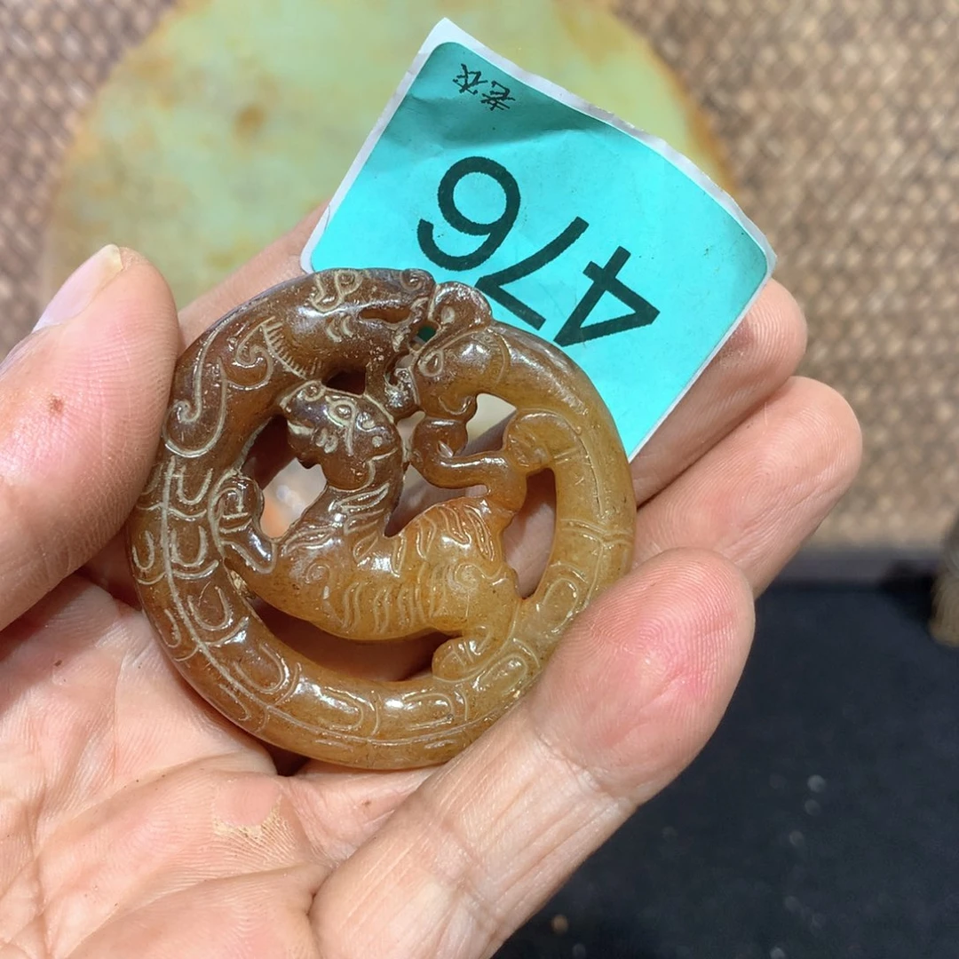 透闪石-蛇纹石玉未镶嵌颈饰