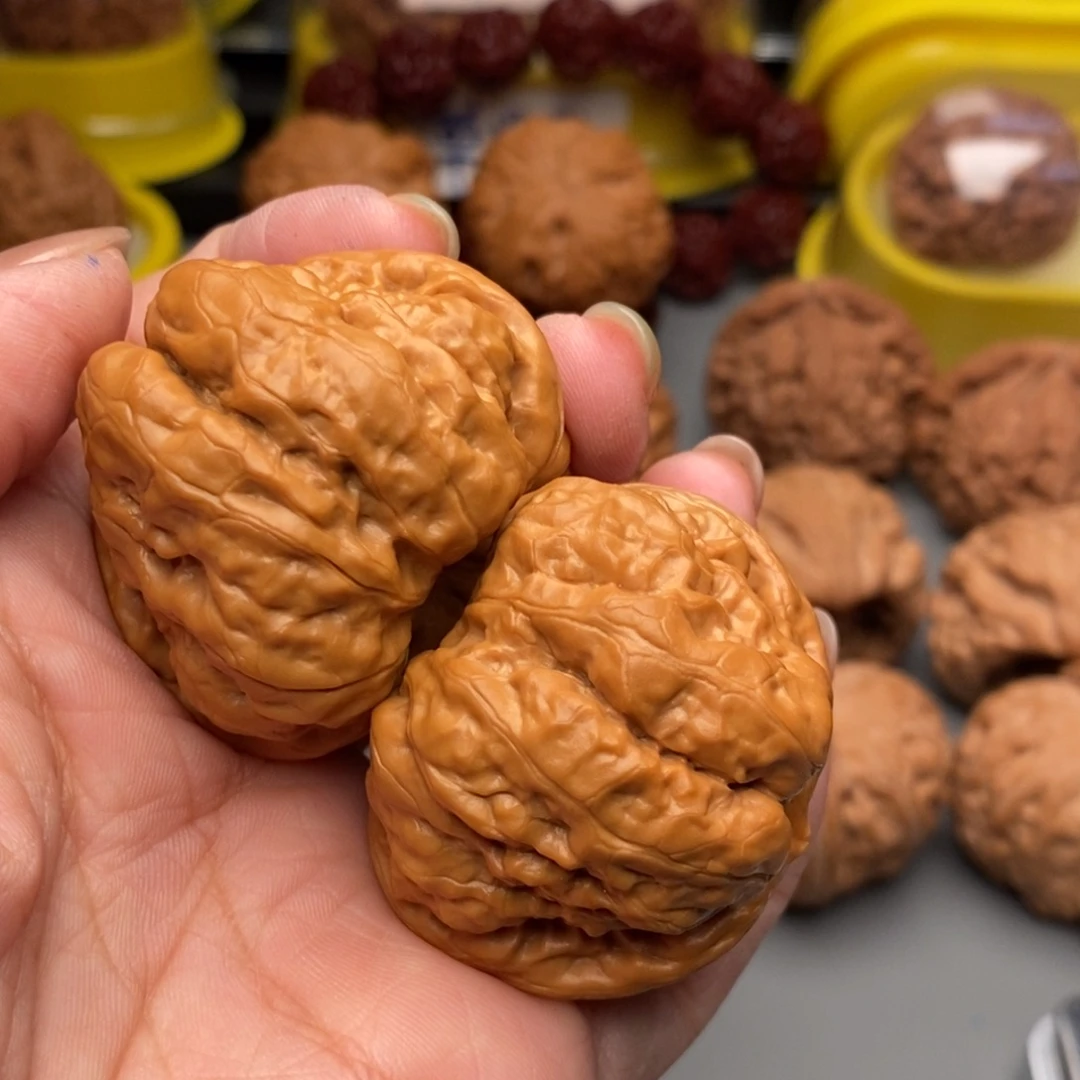 木质类文玩核桃蛤蟆头