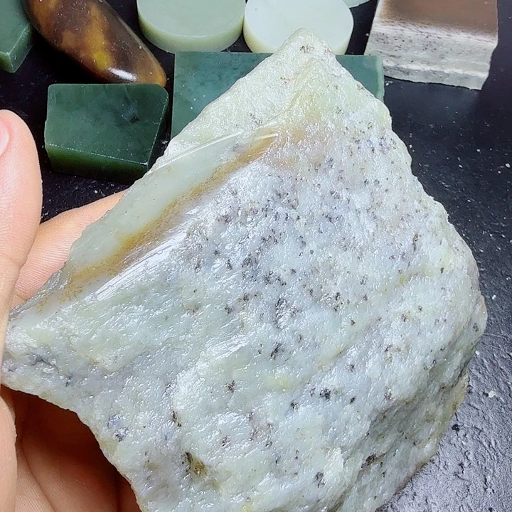 和田玉（糖玉）未镶嵌珠宝奇石