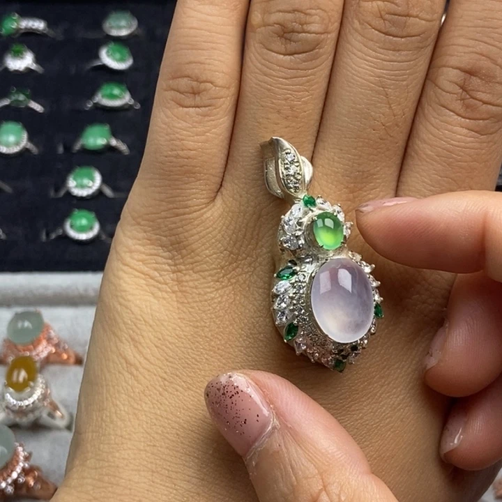 翡翠颈饰合金吊坠