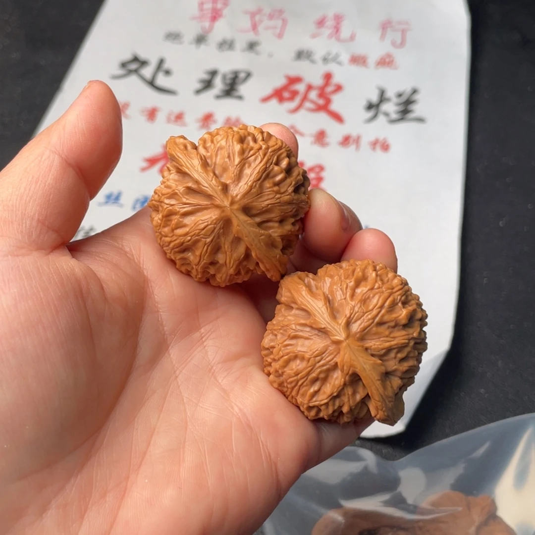 文玩核桃把件882。44宫灯