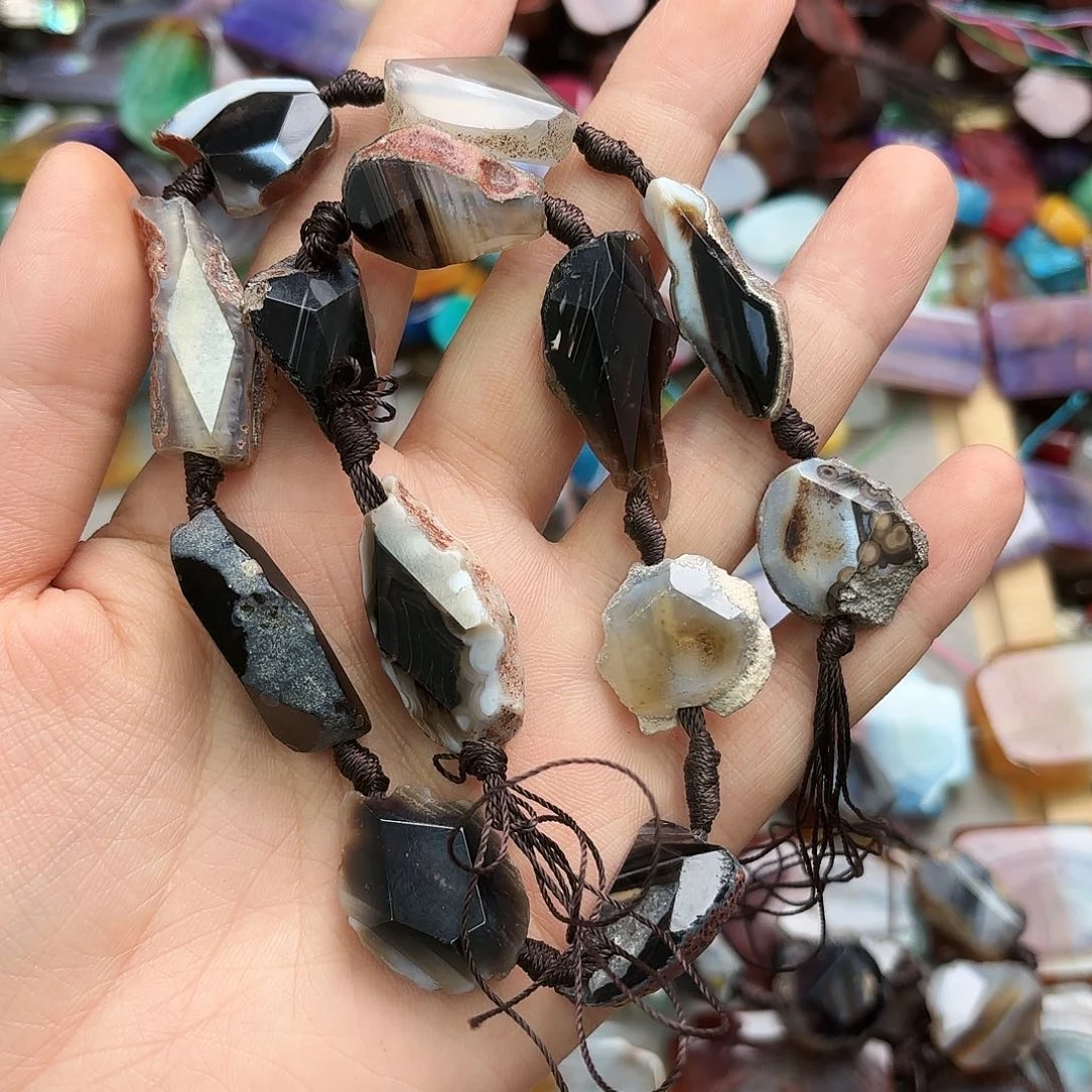 乔***一玛瑙/玉髓未镶嵌珠宝半成品黑玛原石一条