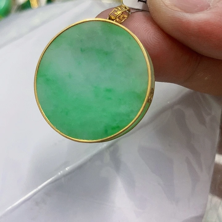 翡翠18K金镶嵌颈饰挂件