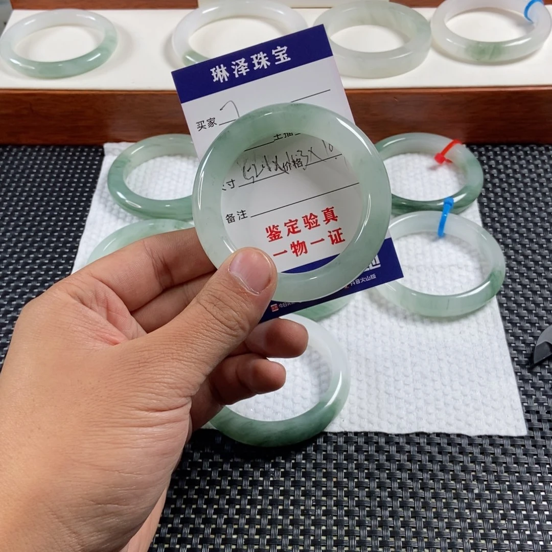 C***y石英质玉未镶嵌手镯7