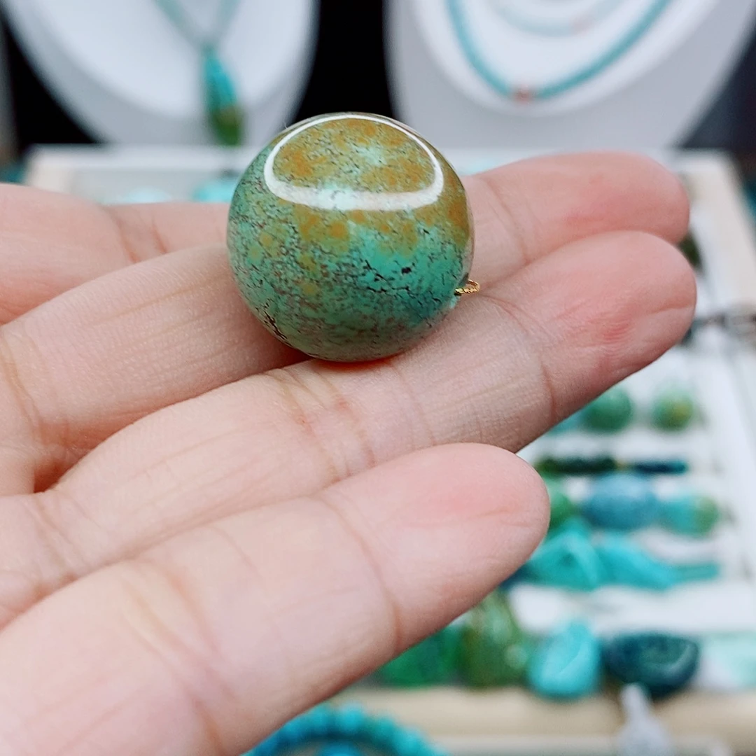 绿松石未镶嵌颈饰