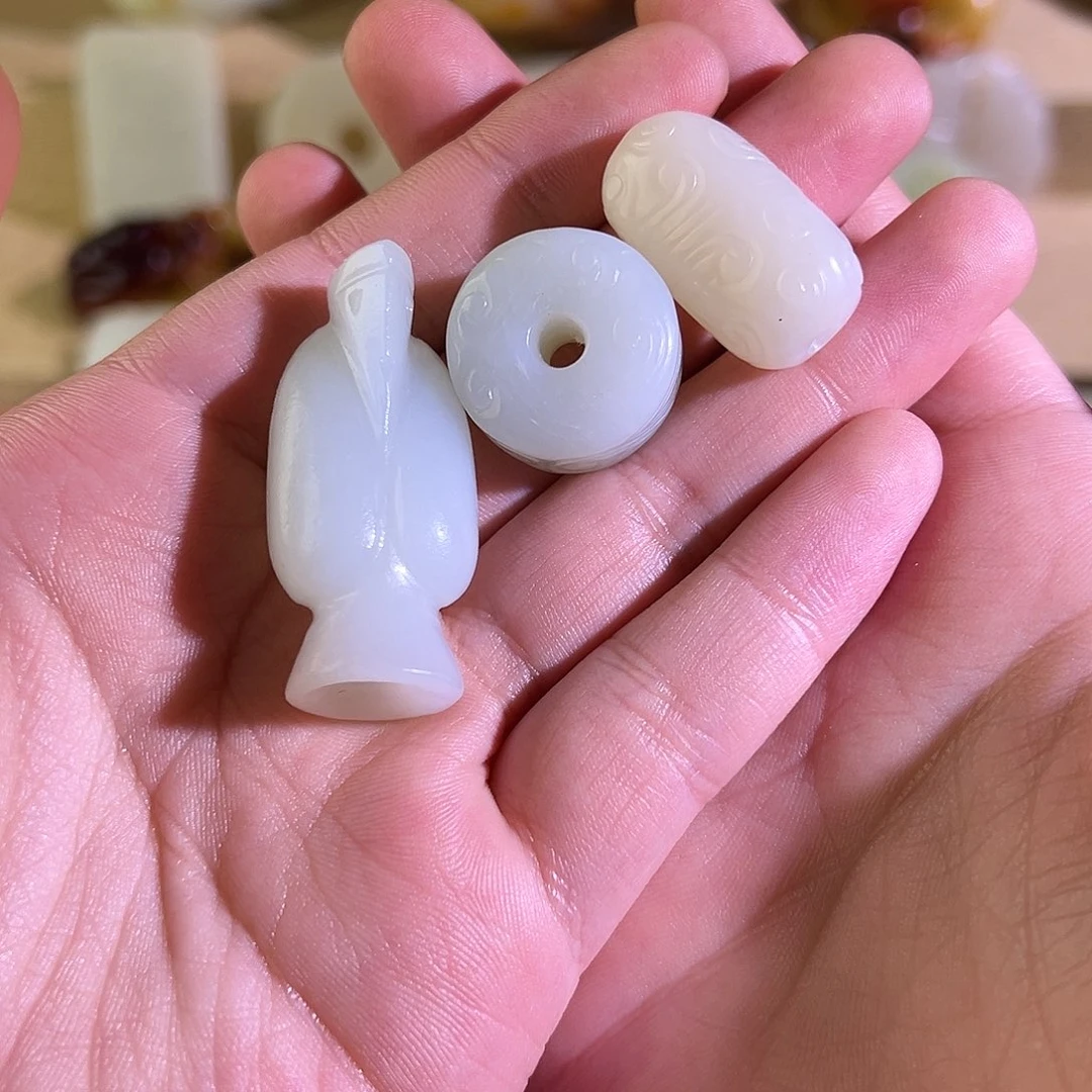 武***帝和田玉未镶嵌颈饰