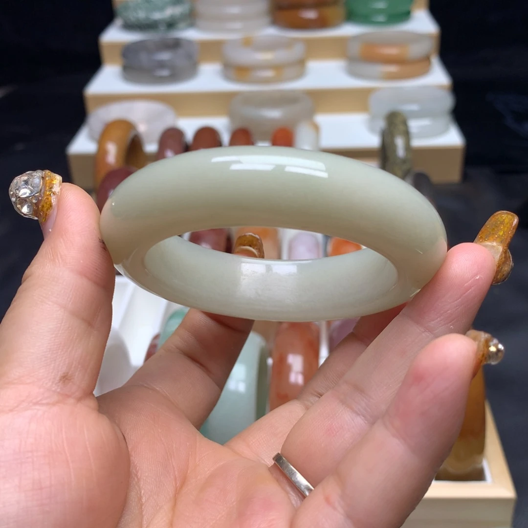 石英质玉手镯未镶嵌语*?