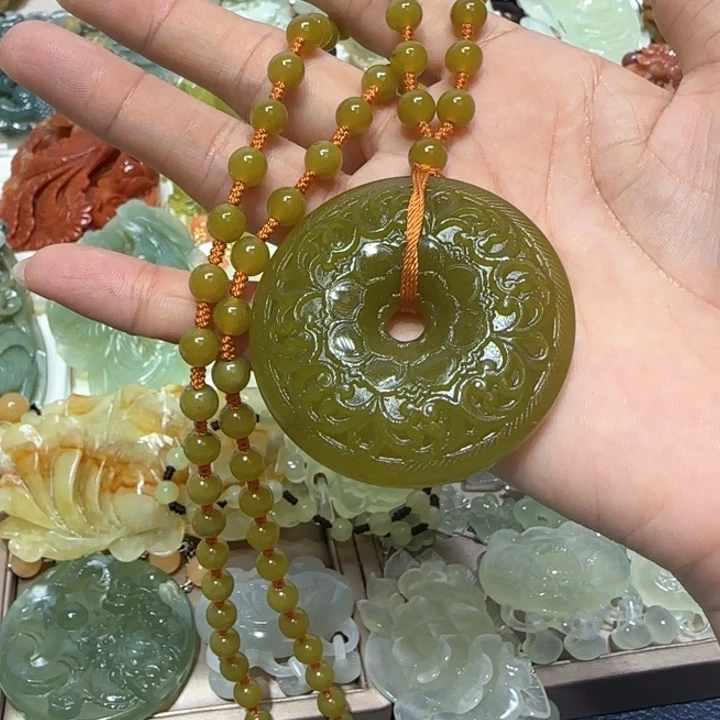 蛇纹石玉吊坠未镶嵌