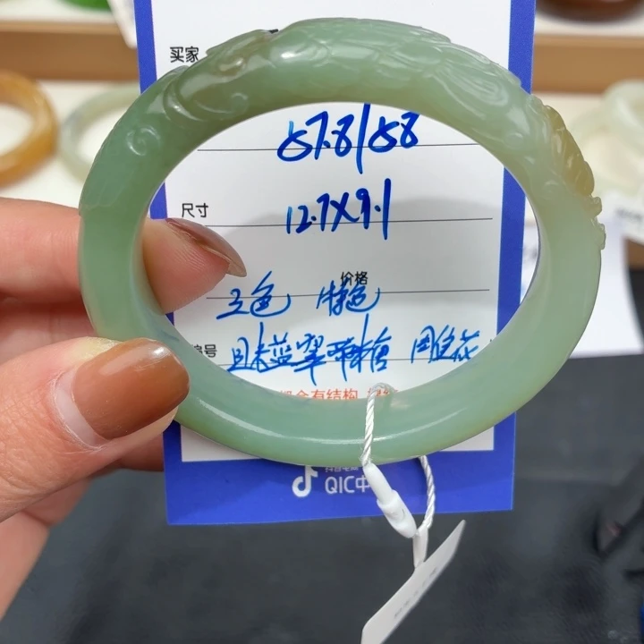 和田玉未镶嵌手镯