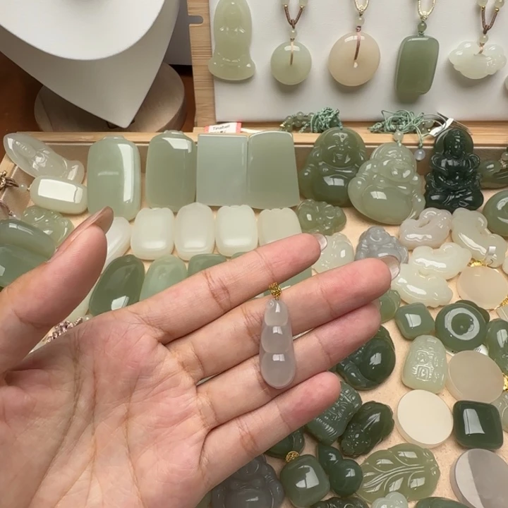 颈饰未镶嵌和田玉