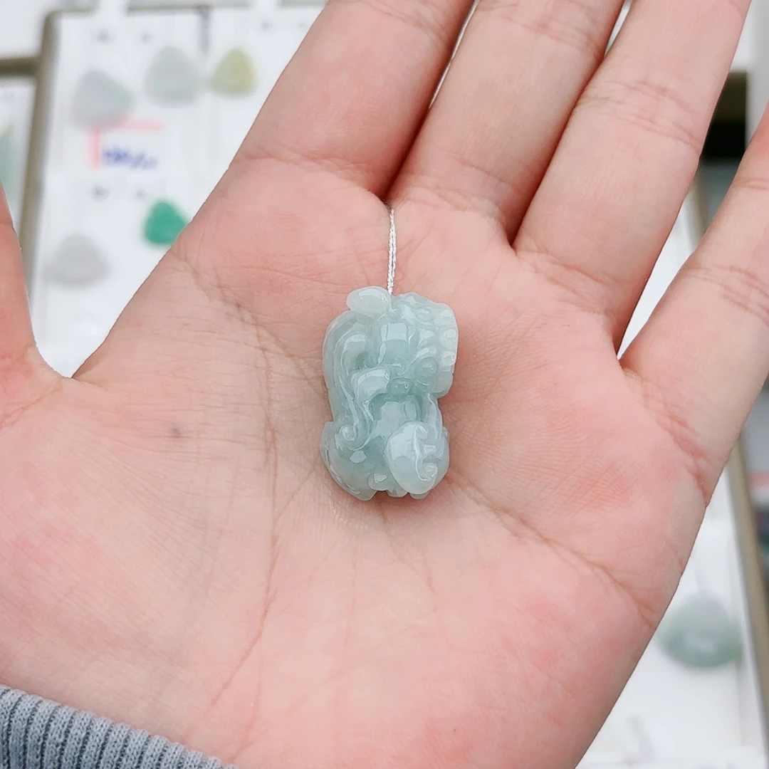 翡翠颈饰未镶嵌貔貅