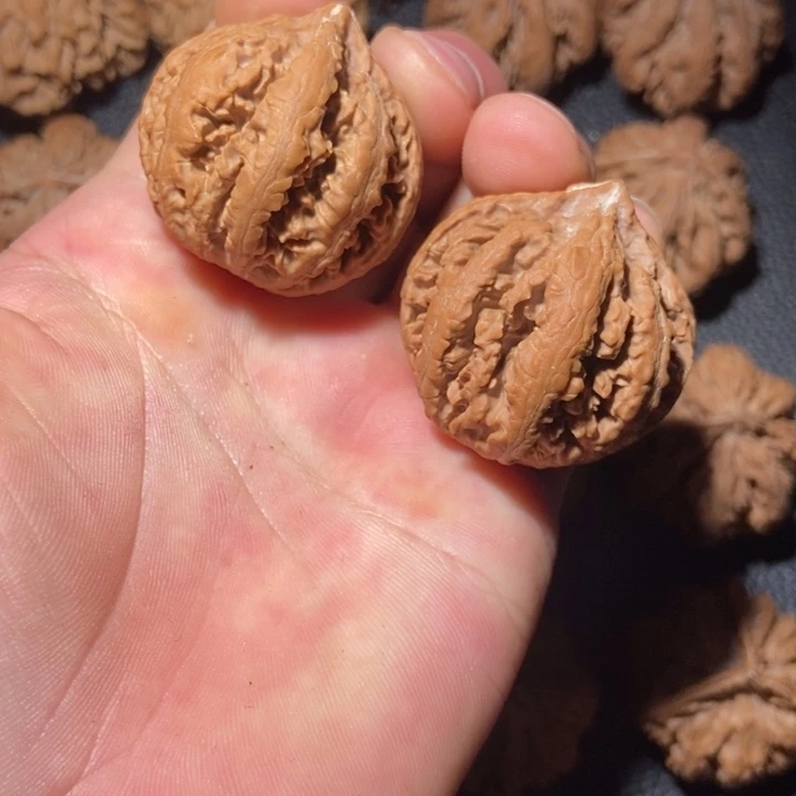 M***Q文玩核桃吊坠秦岭野生文玩核桃