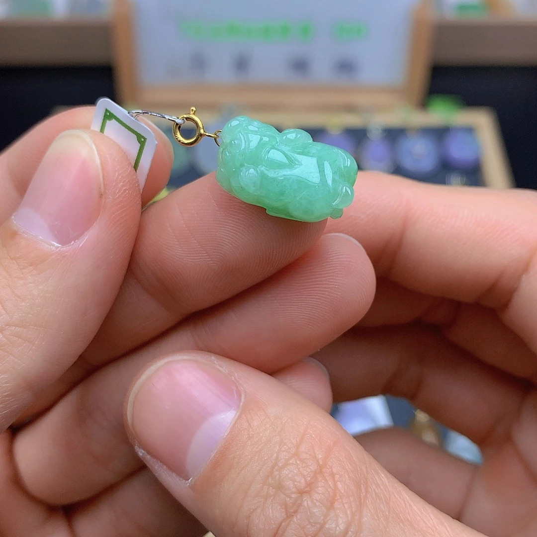 翡翠颈饰18K金镶嵌翡翠