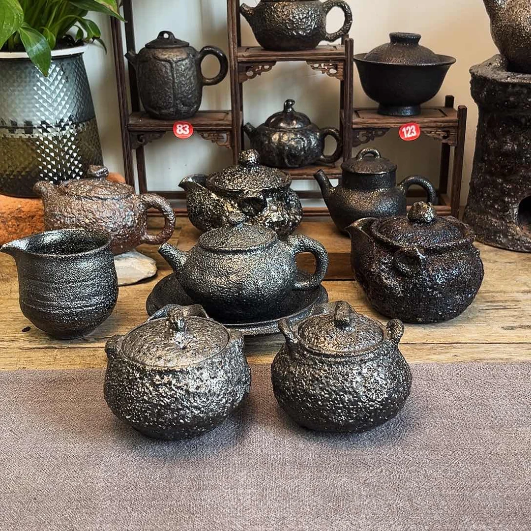 用***9荥经黑砂馒头窑精美手抓壶