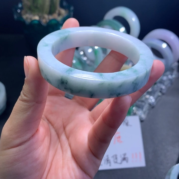 定制翡翠未镶嵌手镯