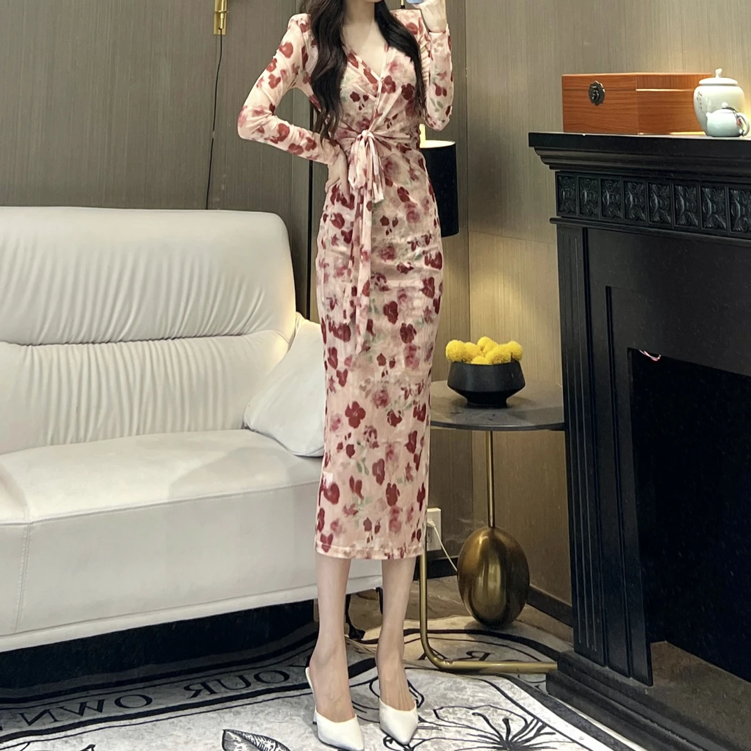 气质女人味轻奢V领绑带长袖落花无言显瘦包身修身百搭开衩连衣裙