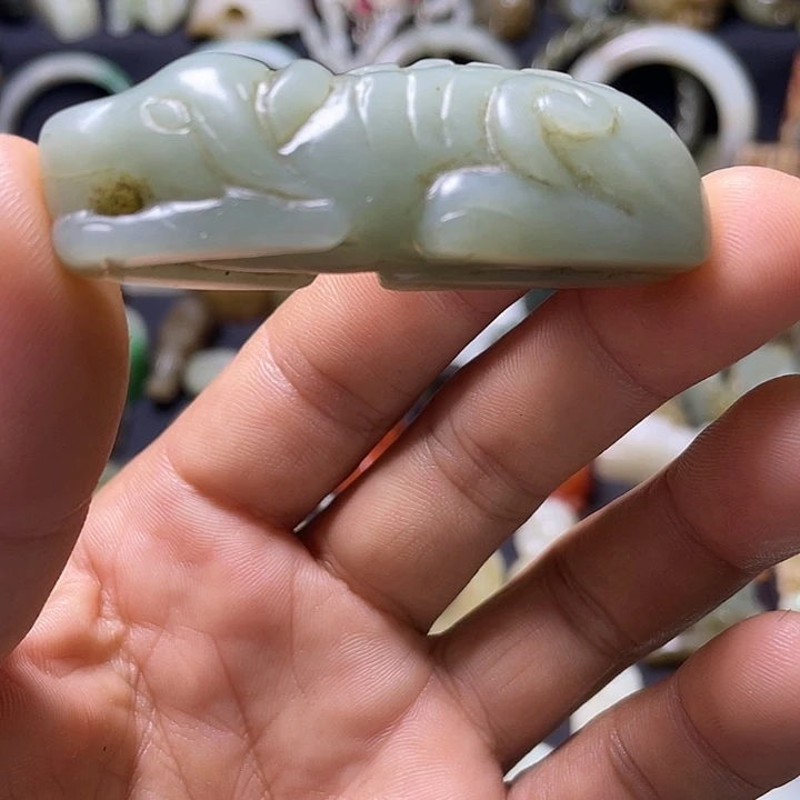颈饰未镶嵌和田玉（糖玉）
