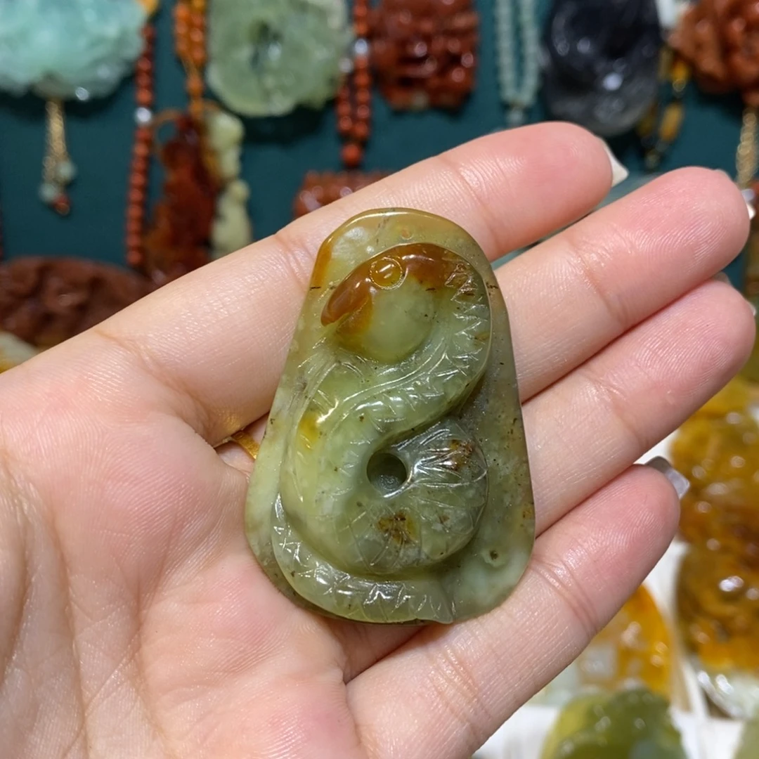 未镶嵌蛇纹石玉颈饰
