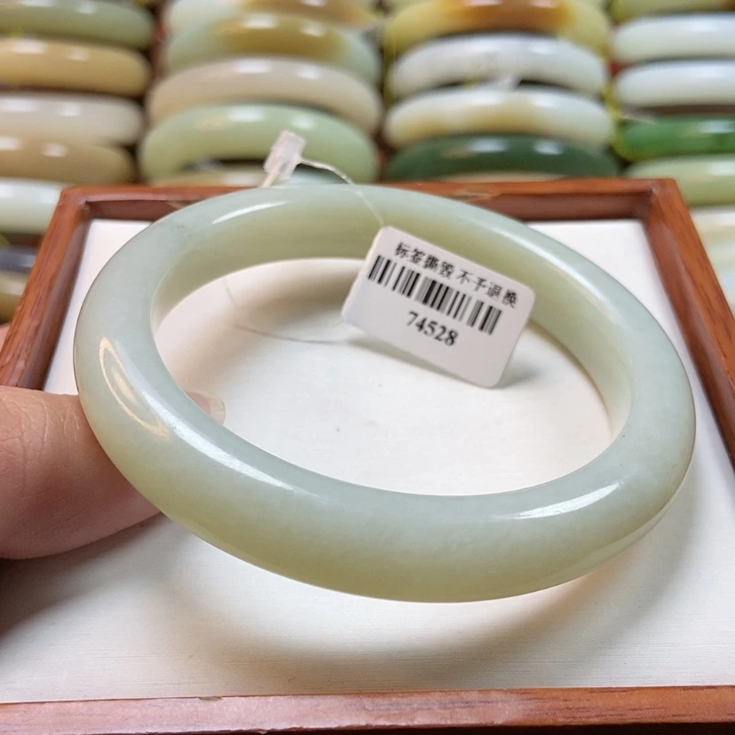 【闪购商品】和田玉手镯未镶嵌