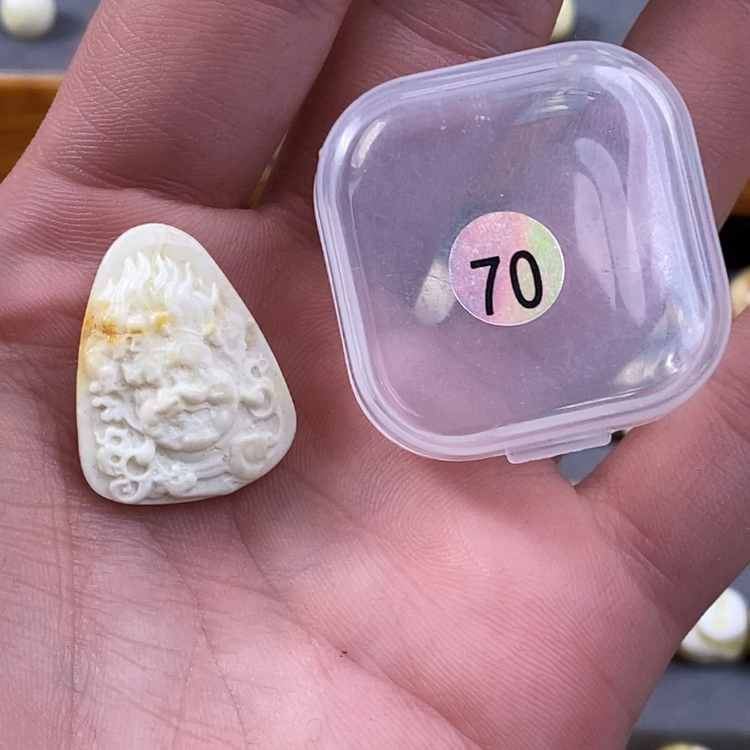 琥珀裸石未镶嵌大黑天