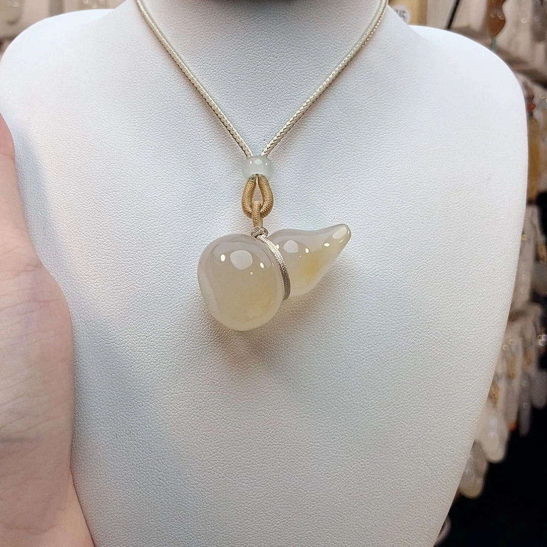 小***.玛瑙/玉髓未镶嵌颈饰