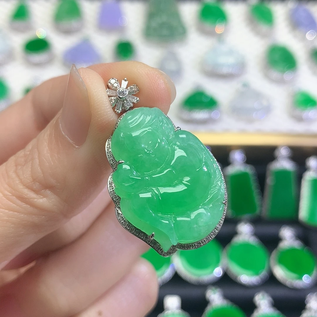 颈饰18K金镶嵌翡翠吊坠