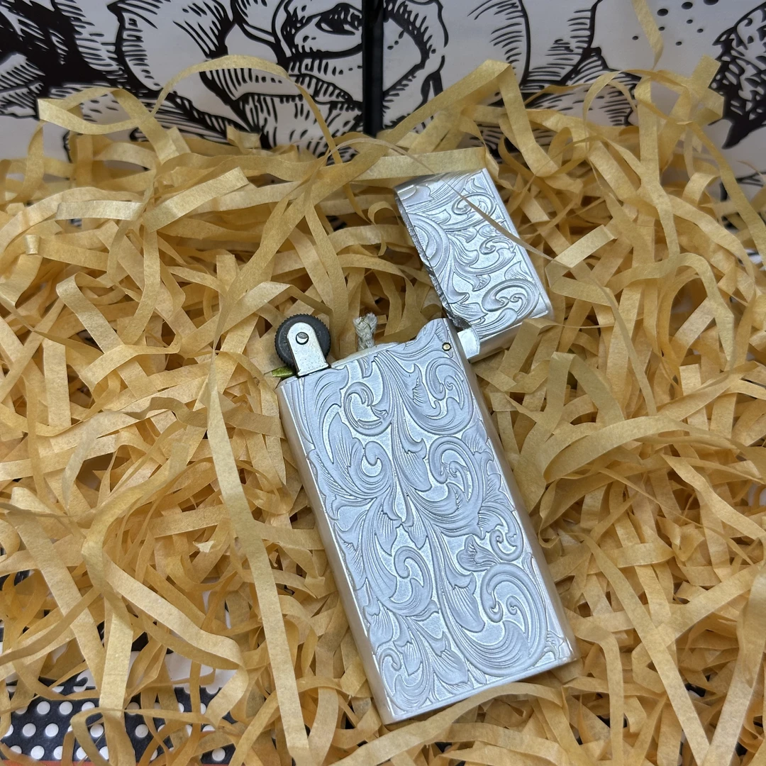 创意浮雕唐草花双面雕刻金属超薄砂轮煤油打火机男士适用