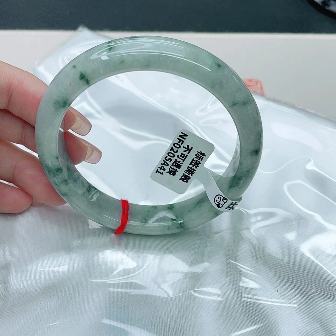 翡翠手镯未镶嵌正61.8