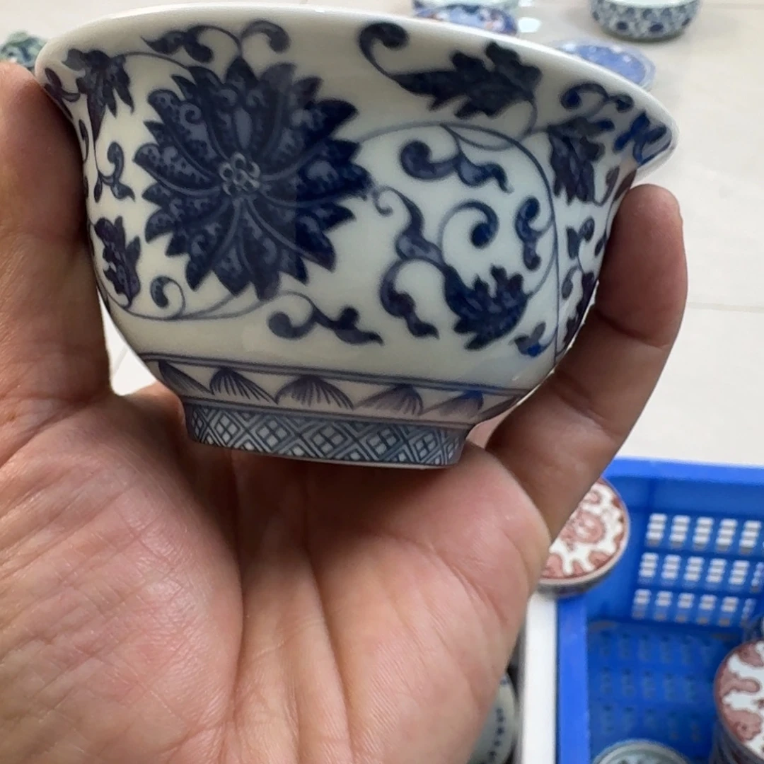杯青花缠枝莲大压手