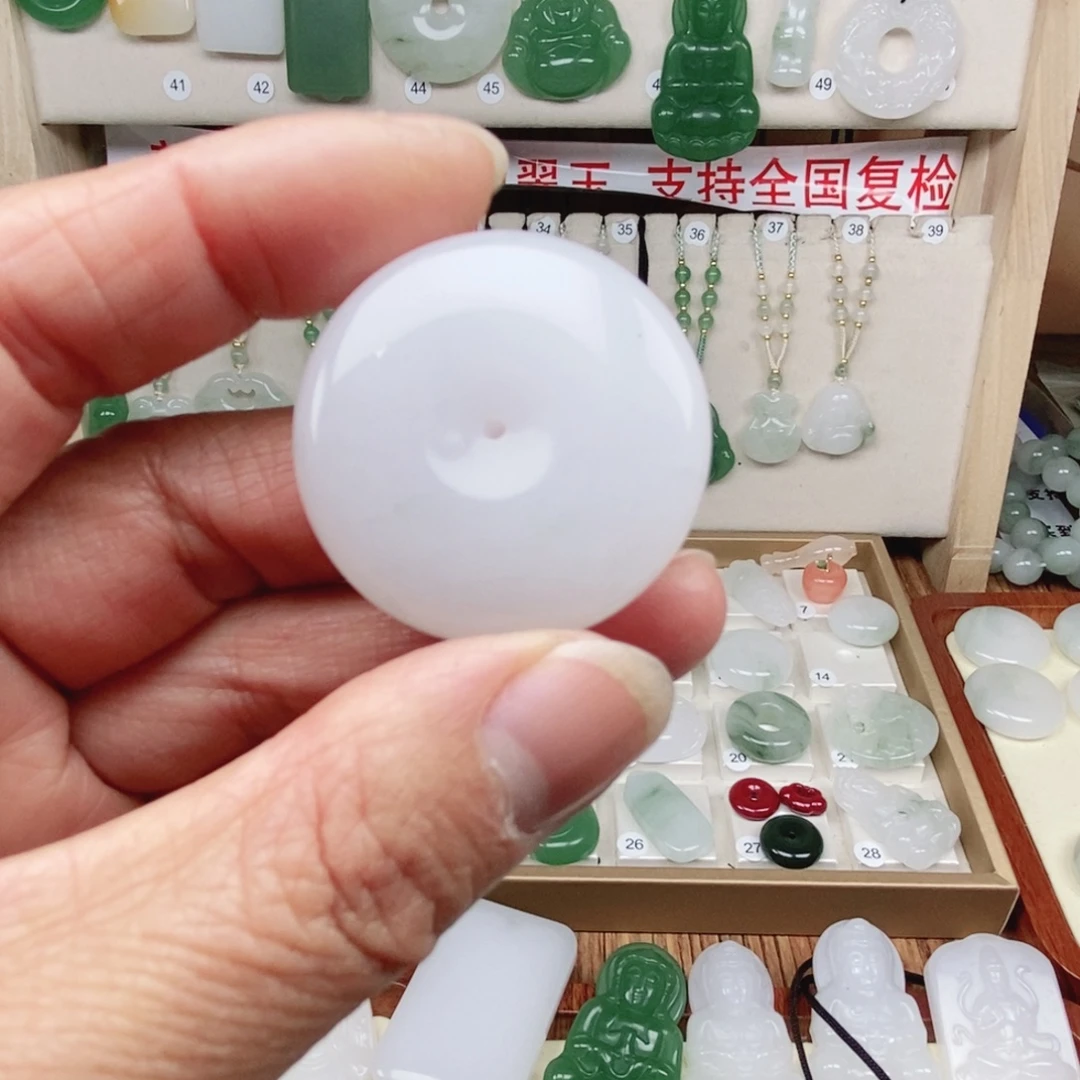石英质玉（非洲翠）未镶嵌颈饰