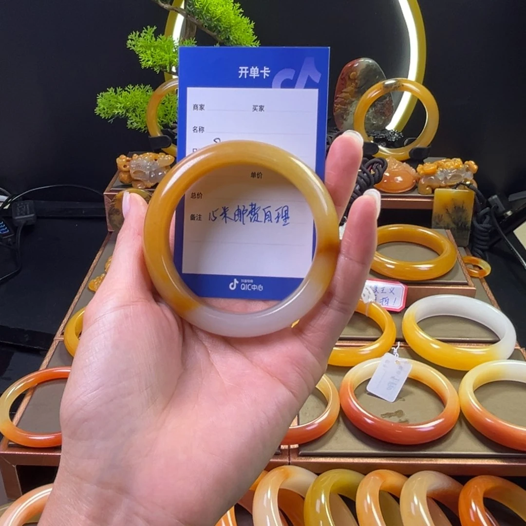 未镶嵌手镯石英质玉