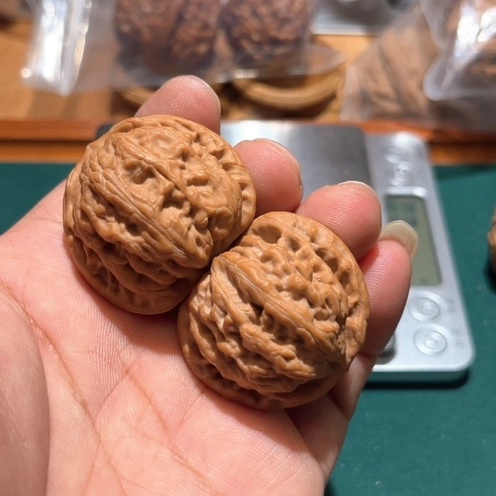 元***贞文玩核桃把件文玩核桃手把件红锦鲤