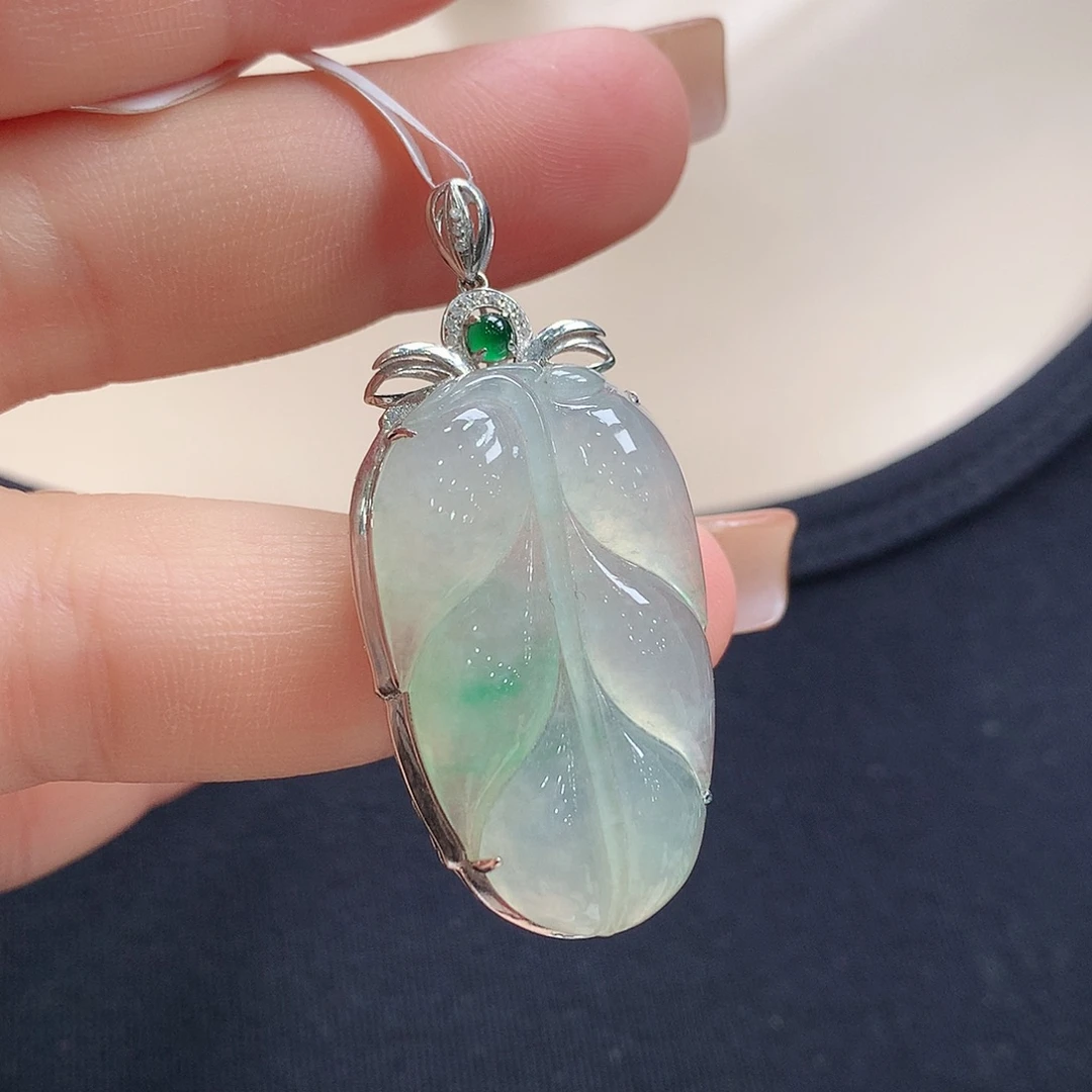 翡翠18K金镶嵌颈饰叶子