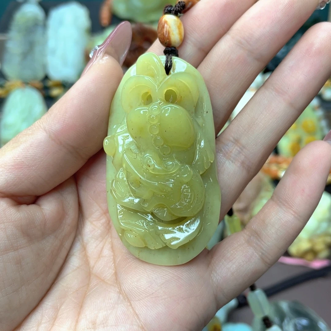 蛇纹石玉颈饰未镶嵌