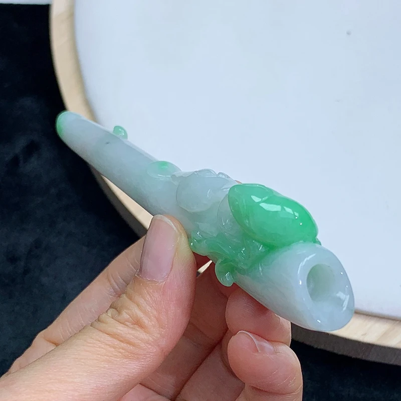 飘绿 精雕  烟嘴 摆件 38.51g 缅甸天然A货翡翠玉石