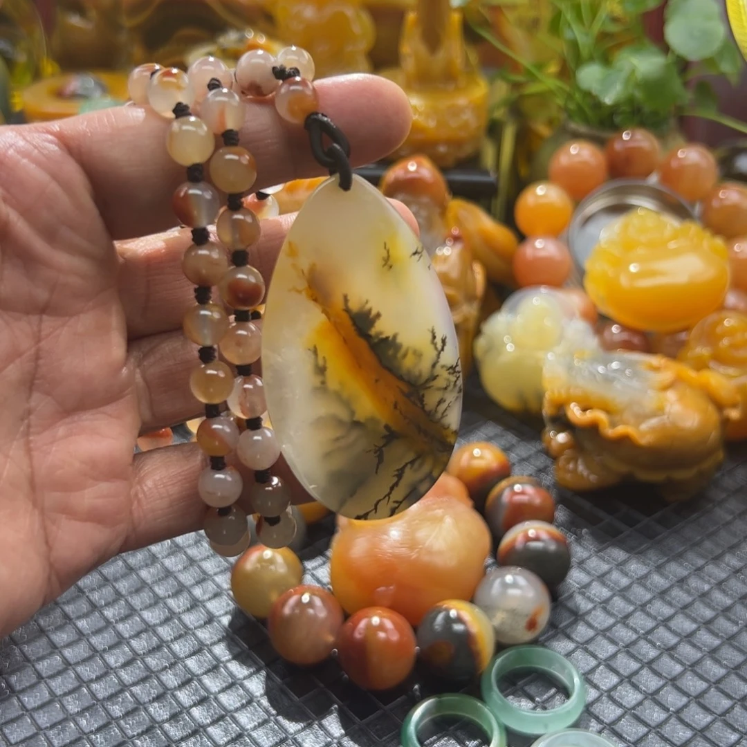 石英质玉未镶嵌颈饰