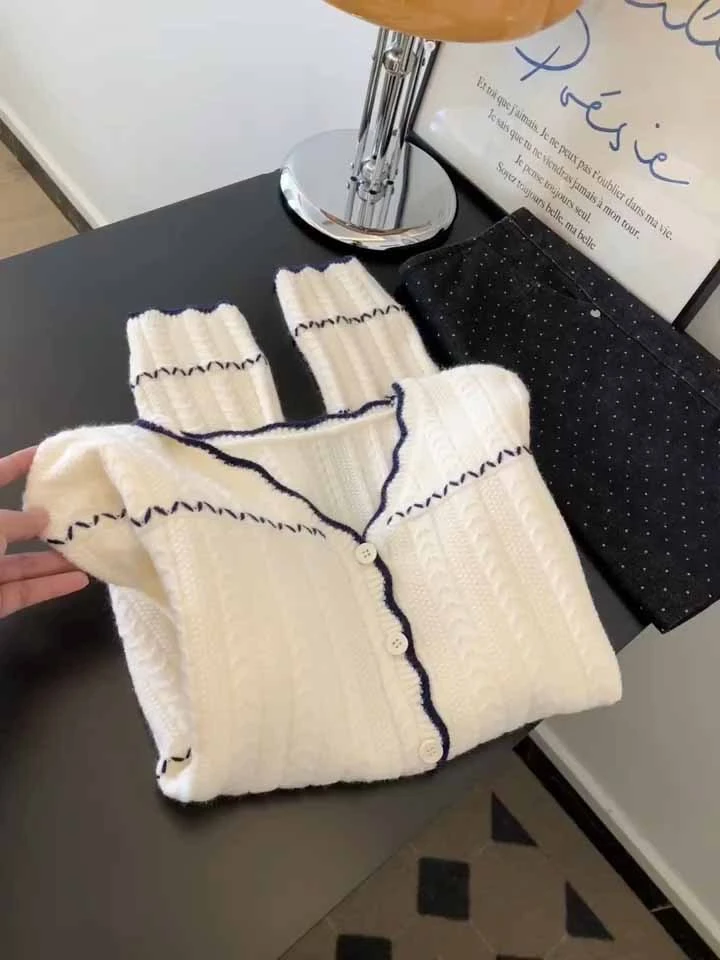 甜美洋气V领长袖针织开衫女秋冬新款温柔气质设计感独特别致上衣