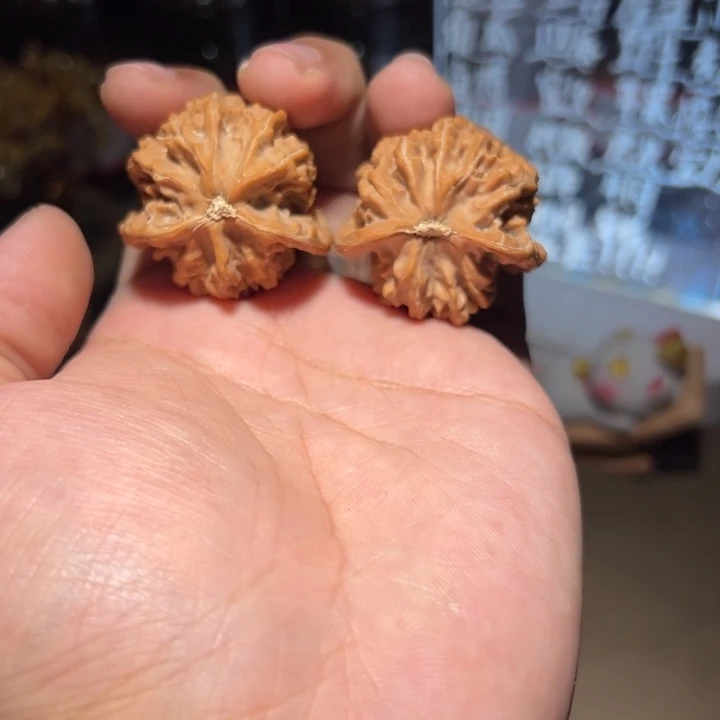 爱***笑把件文玩核桃边34高39盘山三棱