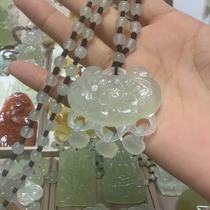 蛇纹石玉吊坠未镶嵌