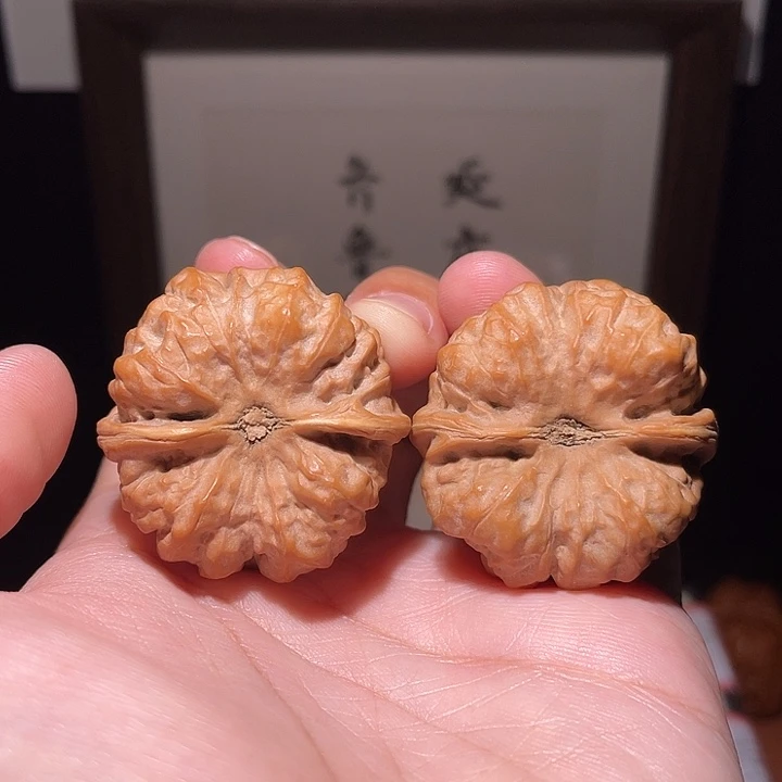 驰***下核桃把件蛤蟆头